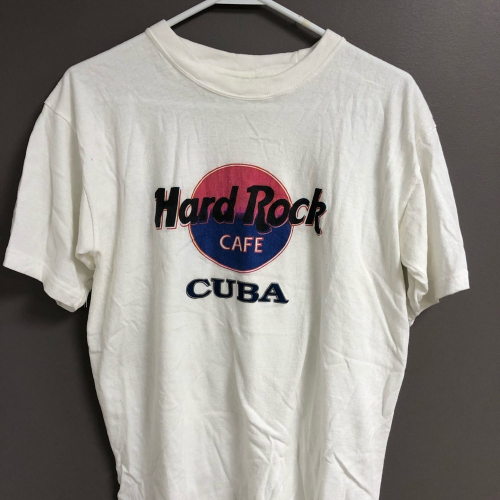 Hard Rock Cafe Tee.